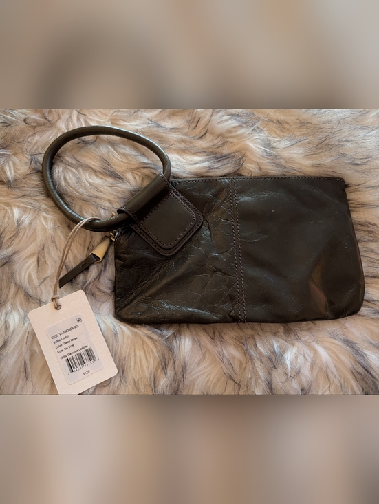 HOBO Handbags - NWT Hobo Brand Leather Wristlet Clutch in Deep Moss